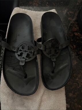Tory Burch Black Leather Thong Sandals 10